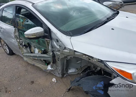 2017 Ford Focus Titanium z USA, uszkodzony, nr VIN 1FADP3N26HL316933